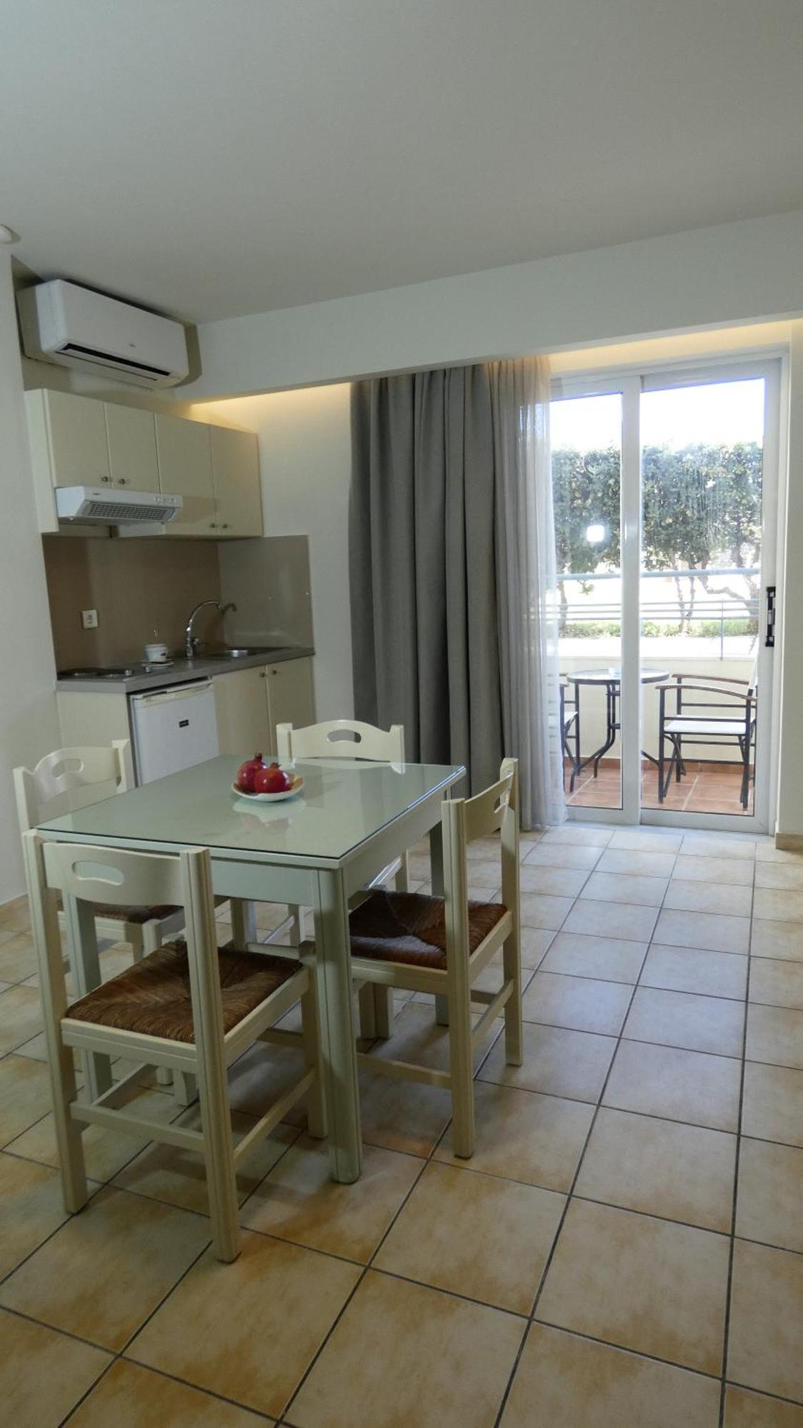 Aparthotel Melina Platanés
