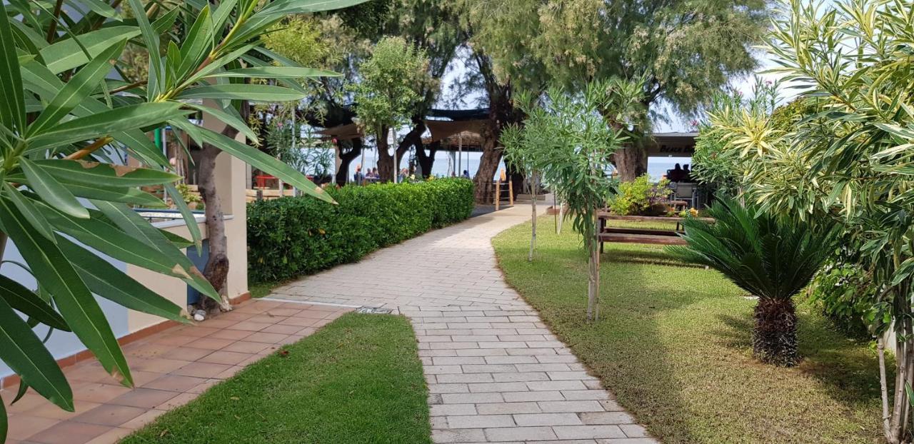 Melina Aparthotel Platanés